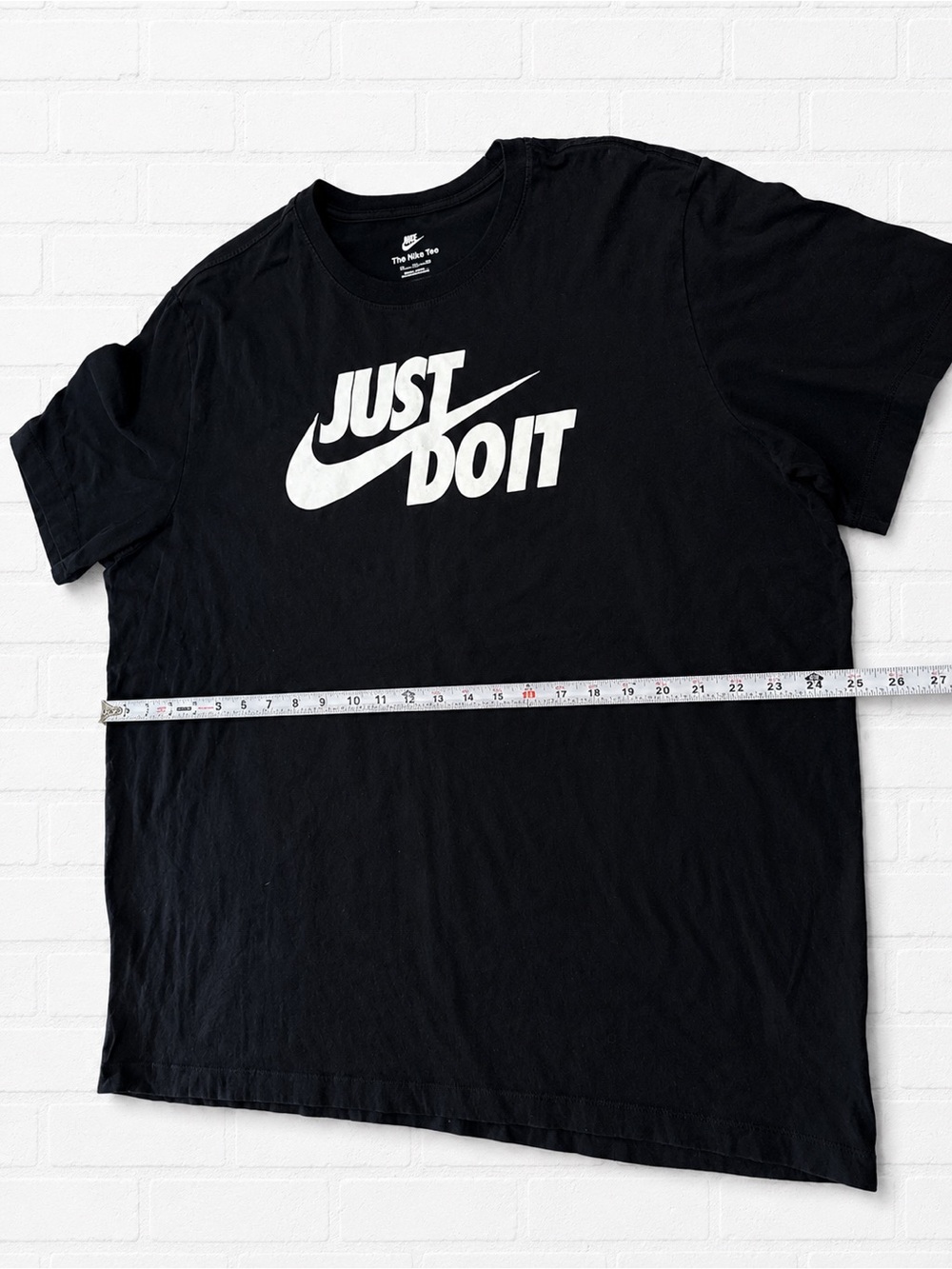 Men’s The Nike Tee - Picture 3 of 4